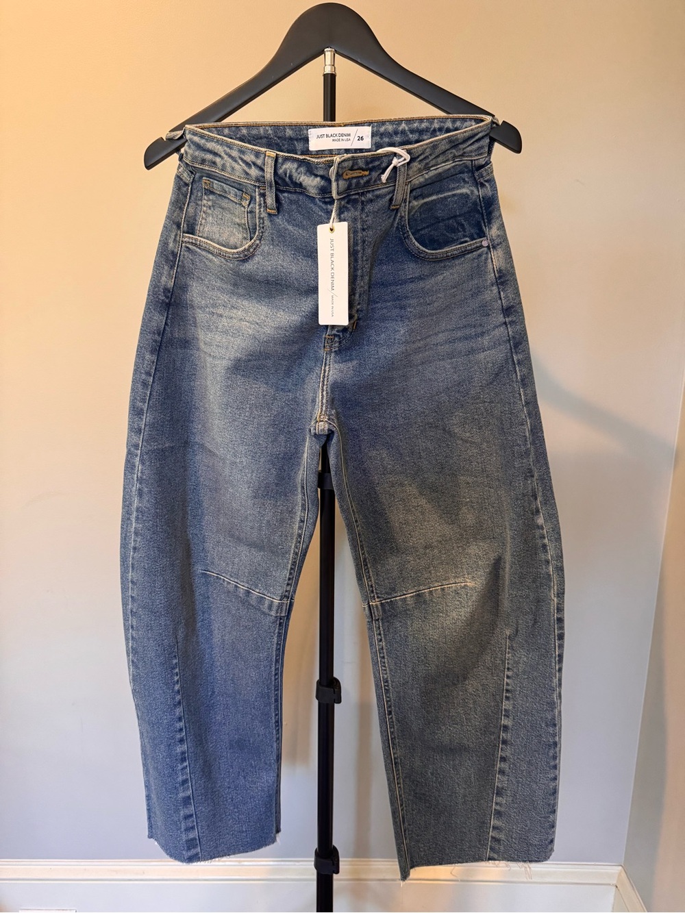 Just Black NWT Distressed Boyfriend Barrel leg Jeans — Mid Blue